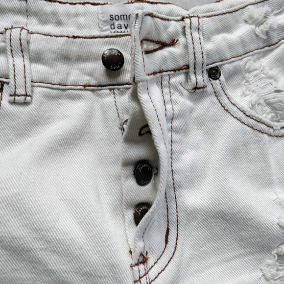 SOMEDAYS LOVIN' White Ripped Boyfriend Jeans XS - Picture 8 of 8